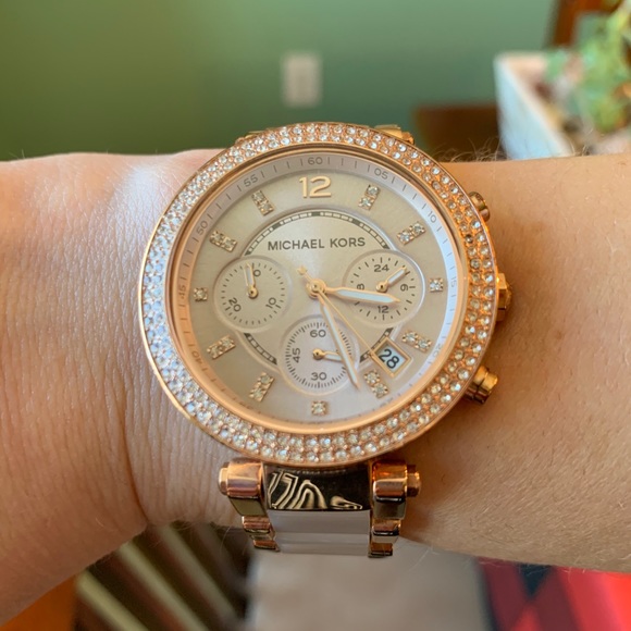 Michael Kors Rose Gold Parker Watch - Picture 3 of 7